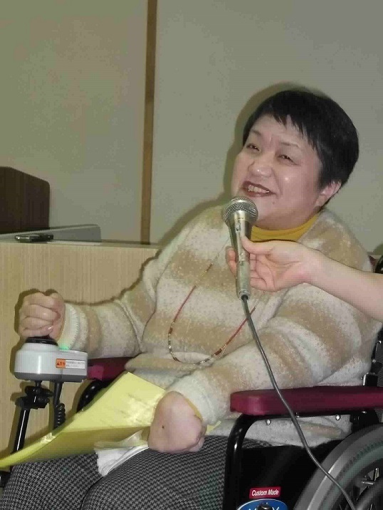 聞き手の矢﨑与志子さん